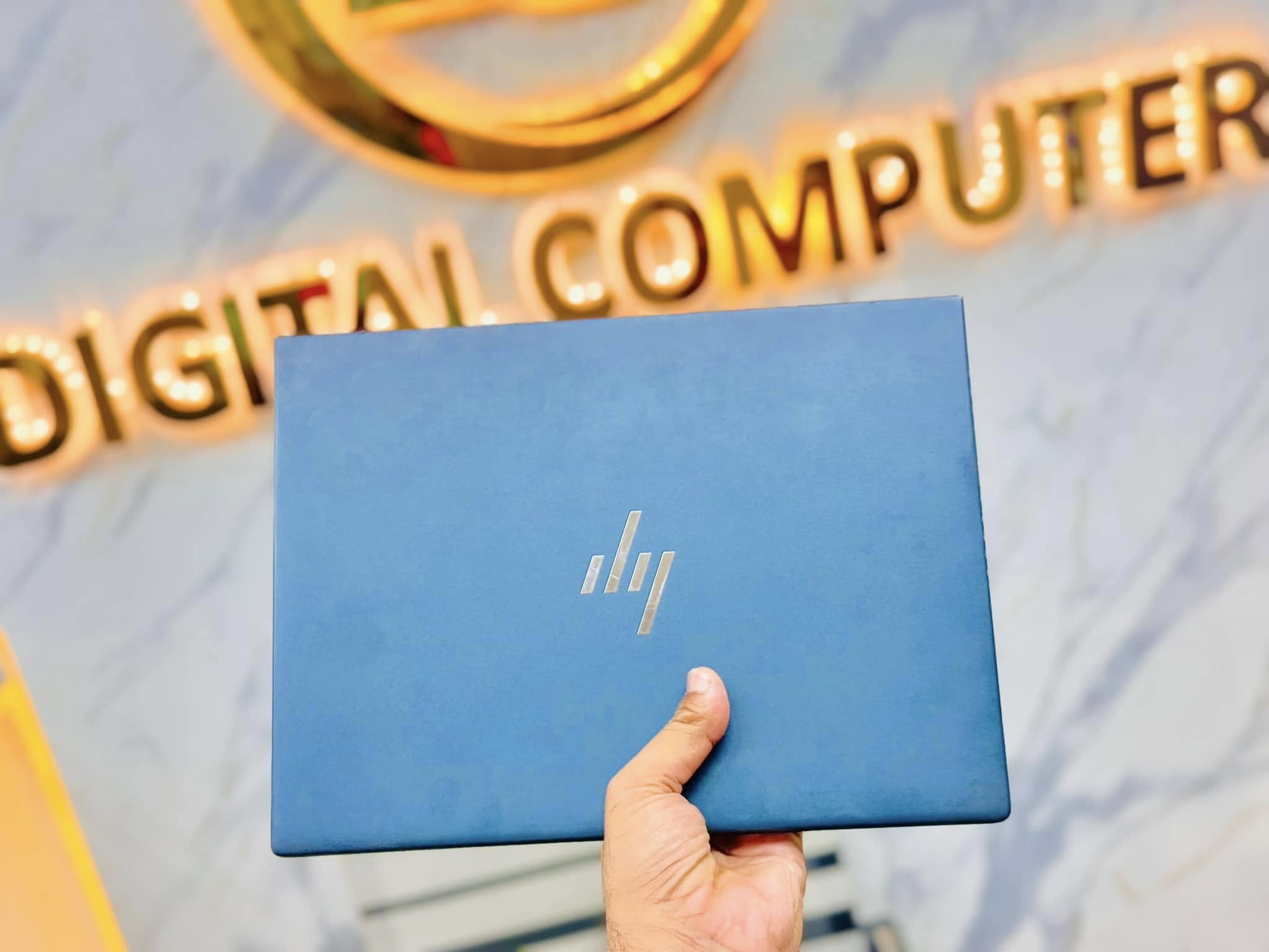 489828785_1110618194415852_6804042591930269978_n.jpg HP Elite DragonFly G3 | Core i7 12th Gen | 16GB Ram | 512GB SSD | 13.5″ WUXGA Display Laptop - Image 1